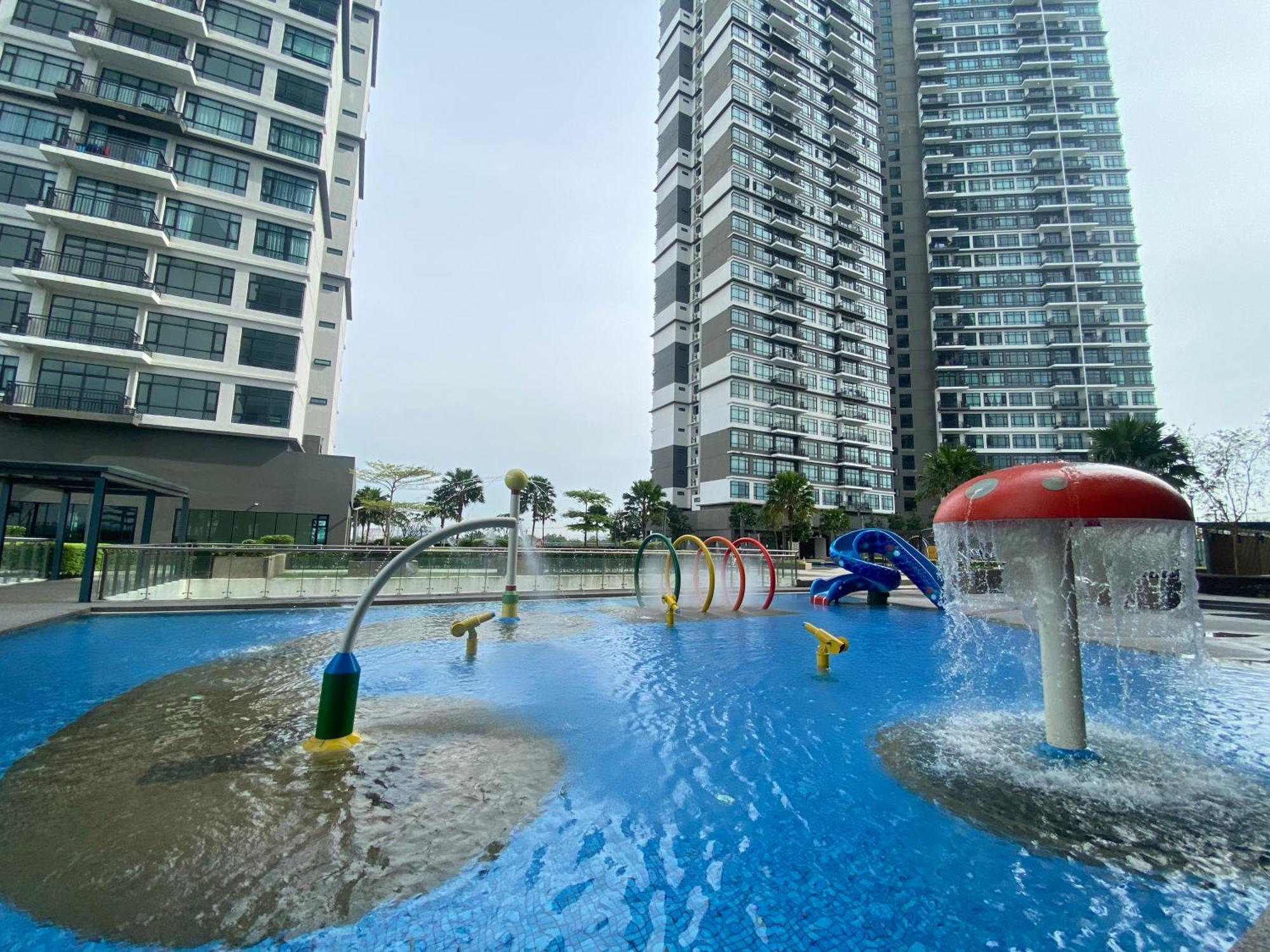 Apartment Vesta Homes, Molek Regency With Golf View, Johor Bahru, Mid Valley